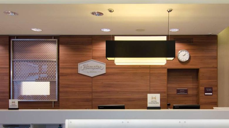 <b>Hampton by Hilton Nuremberg City Centre Lobby</b>. Images powered by <a href="https://iceportal.shijigroup.com/" title="IcePortal" target="_blank">IcePortal</a>.