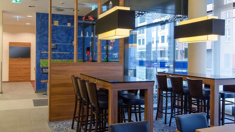 <b>Hampton by Hilton Nuremberg City Centre Lobby</b>. Images powered by <a href="https://iceportal.shijigroup.com/" title="IcePortal" target="_blank">IcePortal</a>.