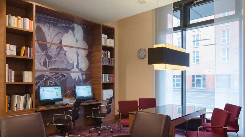 <b>Hampton by Hilton Nuremberg City Centre Lobby</b>. Images powered by <a href="https://iceportal.shijigroup.com/" title="IcePortal" target="_blank">IcePortal</a>.