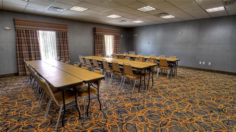 <b>Hampton Inn and Suites Ada Meeting</b>. Images powered by <a href="https://iceportal.shijigroup.com/" title="IcePortal" target="_blank">IcePortal</a>.