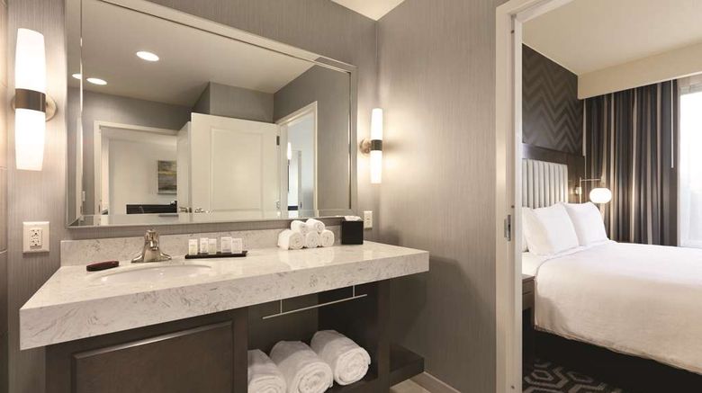 <b>Embassy Suites Portland/Hillsboro Room</b>. Images powered by <a href="https://iceportal.shijigroup.com/" title="IcePortal" target="_blank">IcePortal</a>.