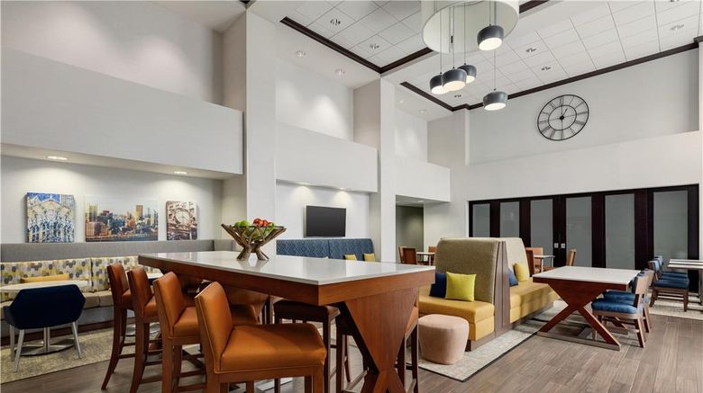 <b>Hampton Inn & Suites Harmarville Lobby</b>. Images powered by <a href="https://iceportal.shijigroup.com/" title="IcePortal" target="_blank">IcePortal</a>.