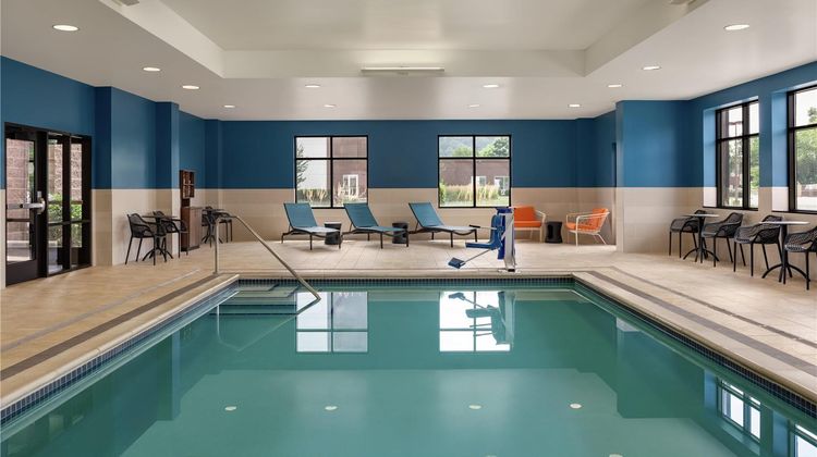 Hampton Inn & Suites Harmarville Pool