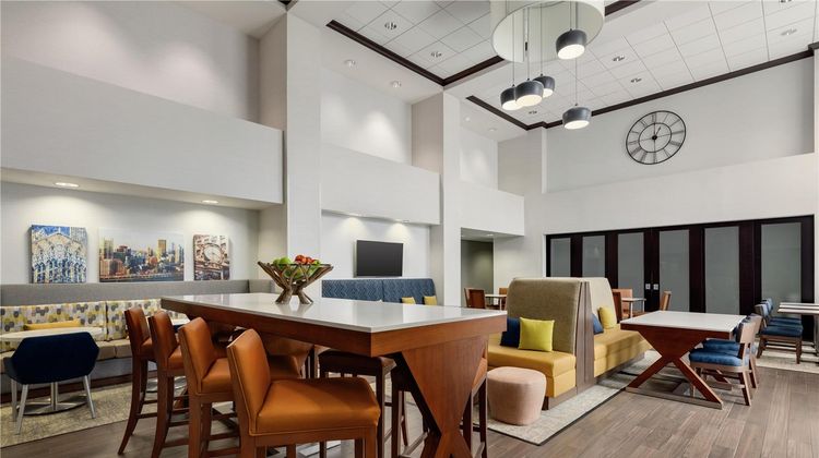 Hampton Inn & Suites Harmarville Lobby