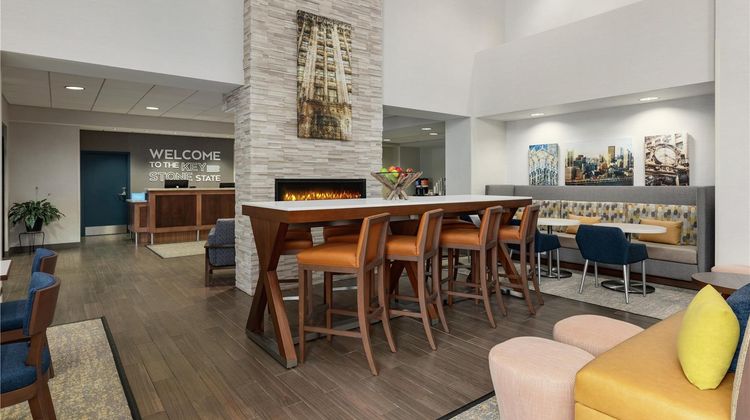 Hampton Inn & Suites Harmarville Lobby