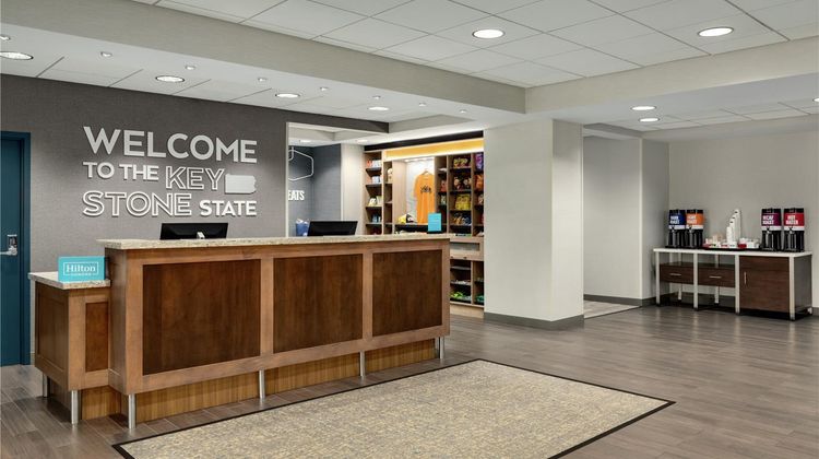 Hampton Inn & Suites Harmarville Lobby