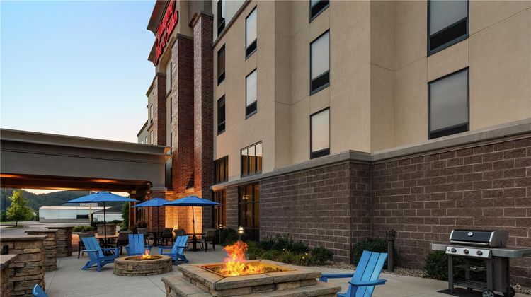 Hampton Inn & Suites Harmarville Exterior