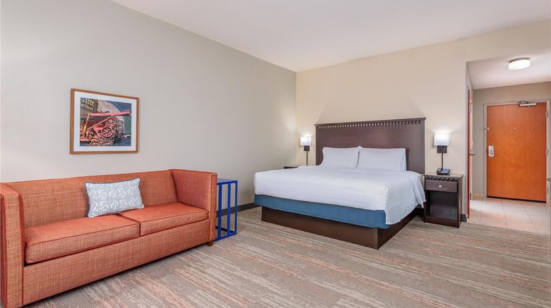 <b>Hampton Inn & Suites Parkersburg Dtwn Room</b>. Images powered by <a href="https://iceportal.shijigroup.com/" title="IcePortal" target="_blank">IcePortal</a>.