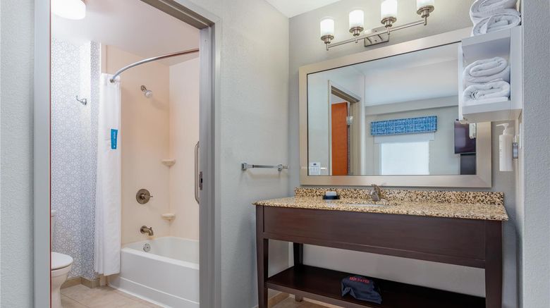 <b>Hampton Inn & Suites Parkersburg Dtwn Room</b>. Images powered by <a href="https://iceportal.shijigroup.com/" title="IcePortal" target="_blank">IcePortal</a>.