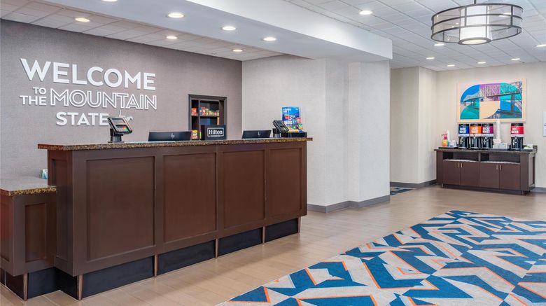 <b>Hampton Inn & Suites Parkersburg Dtwn Lobby</b>. Images powered by <a href="https://iceportal.shijigroup.com/" title="IcePortal" target="_blank">IcePortal</a>.