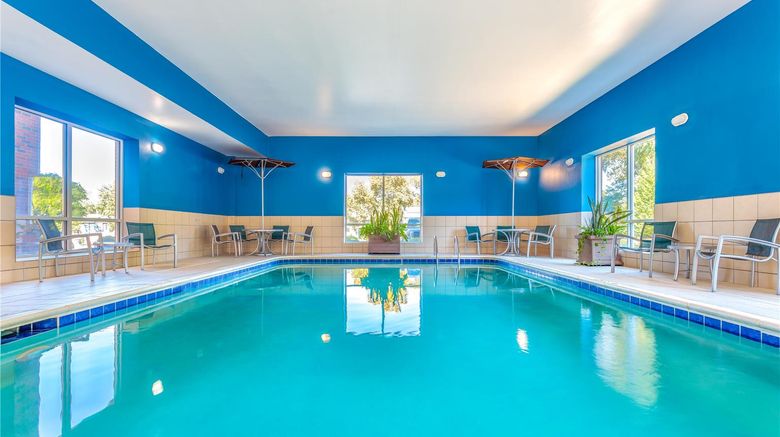 <b>Hampton Inn & Suites Parkersburg Dtwn Pool</b>. Images powered by <a href="https://iceportal.shijigroup.com/" title="IcePortal" target="_blank">IcePortal</a>.