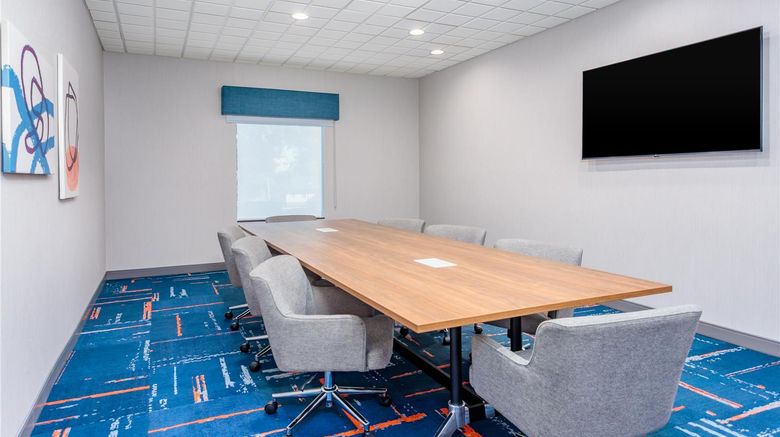 <b>Hampton Inn & Suites Parkersburg Dtwn Meeting</b>. Images powered by <a href="https://iceportal.shijigroup.com/" title="IcePortal" target="_blank">IcePortal</a>.