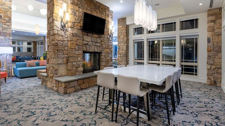 <b>Hilton Garden Inn Roanoke Lobby</b>. Images powered by <a href="https://iceportal.shijigroup.com/" title="IcePortal" target="_blank">IcePortal</a>.