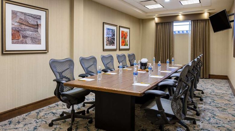 <b>Hilton Garden Inn Roanoke Meeting</b>. Images powered by <a href="https://iceportal.shijigroup.com/" title="IcePortal" target="_blank">IcePortal</a>.