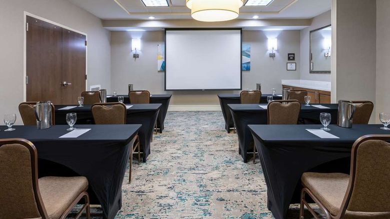 <b>Hilton Garden Inn Roanoke Meeting</b>. Images powered by <a href="https://iceportal.shijigroup.com/" title="IcePortal" target="_blank">IcePortal</a>.