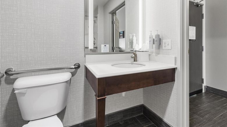 <b>Hampton Inn Salem-Roanoke Room</b>. Images powered by <a href="https://iceportal.shijigroup.com/" title="IcePortal" target="_blank">IcePortal</a>.
