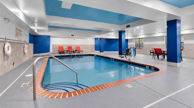 <b>Hampton Inn Salem-Roanoke Pool</b>. Images powered by <a href="https://iceportal.shijigroup.com/" title="IcePortal" target="_blank">IcePortal</a>.