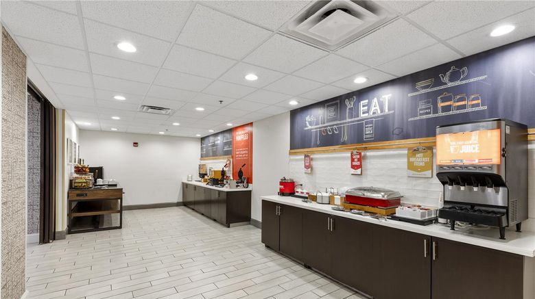 <b>Hampton Inn Salem-Roanoke Restaurant</b>. Images powered by <a href="https://iceportal.shijigroup.com/" title="IcePortal" target="_blank">IcePortal</a>.
