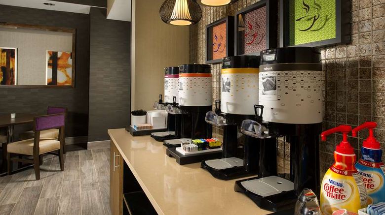 <b>Hampton Inn & Suites, San Antonio Lobby</b>. Images powered by <a href="https://iceportal.shijigroup.com/" title="IcePortal" target="_blank">IcePortal</a>.