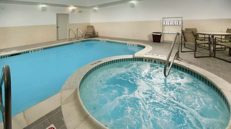 <b>Hampton Inn & Suites, San Antonio Pool</b>. Images powered by <a href="https://iceportal.shijigroup.com/" title="IcePortal" target="_blank">IcePortal</a>.