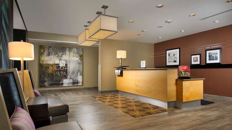 <b>Hampton Inn & Suites, San Antonio Lobby</b>. Images powered by <a href="https://iceportal.shijigroup.com/" title="IcePortal" target="_blank">IcePortal</a>.