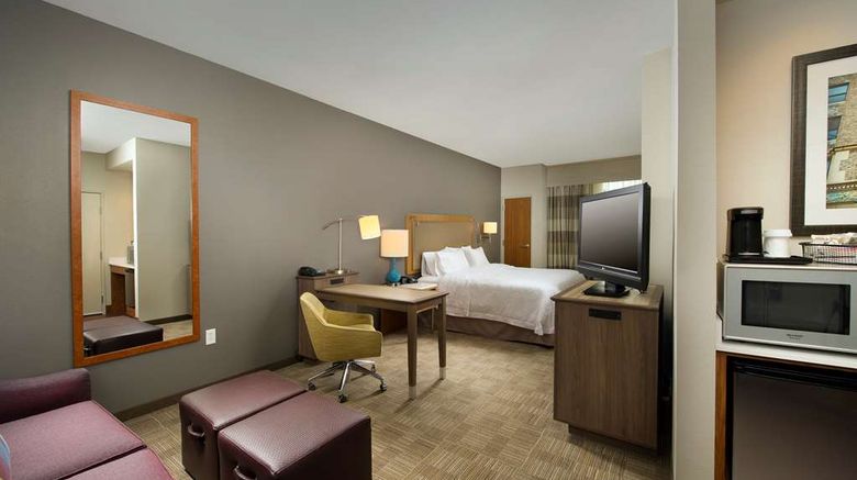 <b>Hampton Inn & Suites, San Antonio Room</b>. Images powered by <a href="https://iceportal.shijigroup.com/" title="IcePortal" target="_blank">IcePortal</a>.