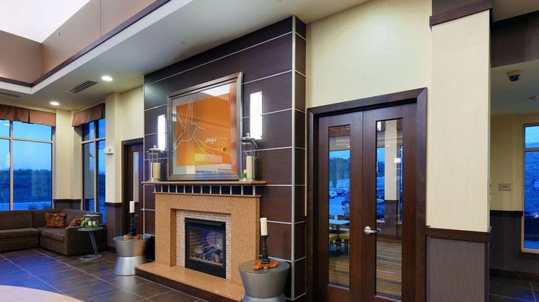 <b>Hilton Garden Inn Springfield Lobby</b>. Images powered by <a href="https://iceportal.shijigroup.com/" title="IcePortal" target="_blank">IcePortal</a>.