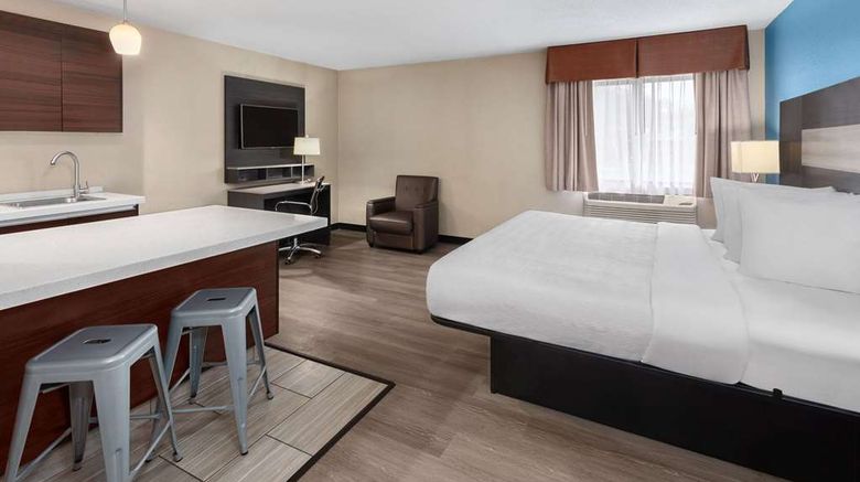 <b>Baymont Inn & Suites Copley Akron Suite</b>. Images powered by <a href="https://iceportal.shijigroup.com/" title="IcePortal" target="_blank">IcePortal</a>.