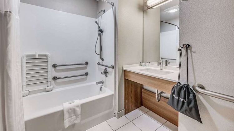 Microtel Inn and SuitesSweetwater Room