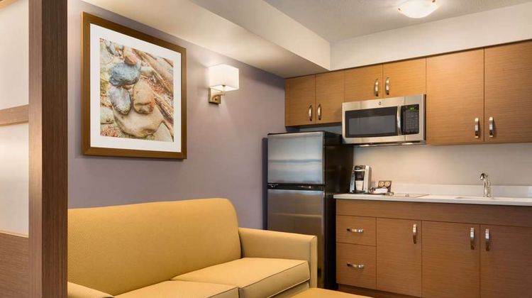 Microtel Inn & Suites Fort St John Room