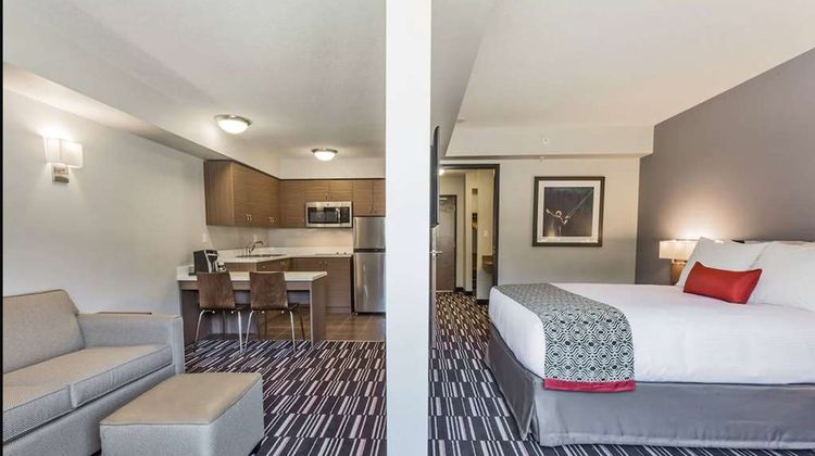 Microtel Inn & Suites Fort St John Room