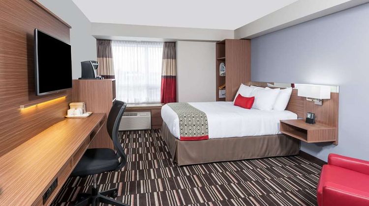 Microtel Inn & Suites Fort St John Room