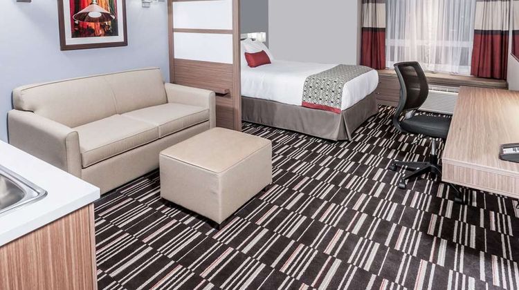 Microtel Inn & Suites Fort St John Suite