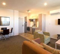 Ramada Suites Christchurch City Room