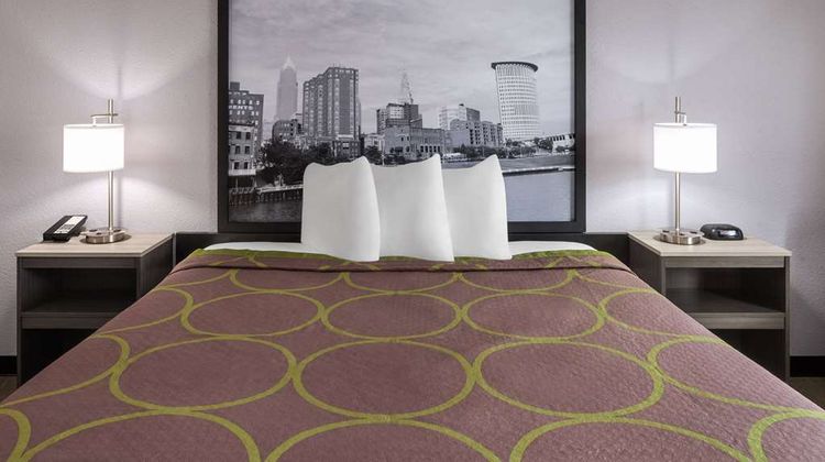 Super 8 Copley Akron Room