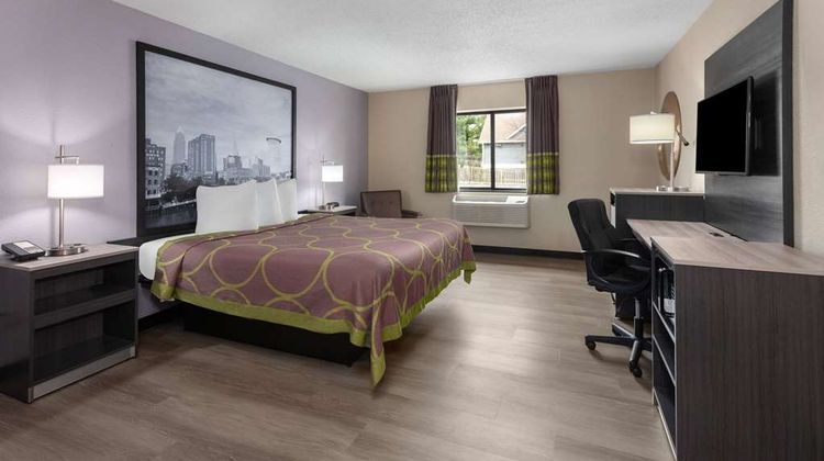 Super 8 Copley Akron Room