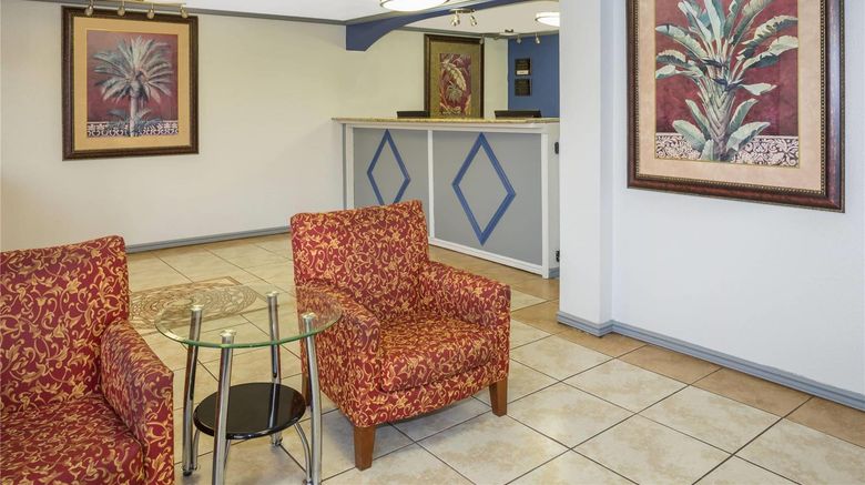 <b>Travelodge Fort Myers North Lobby</b>. Images powered by <a href="https://iceportal.shijigroup.com/" title="IcePortal" target="_blank">IcePortal</a>.