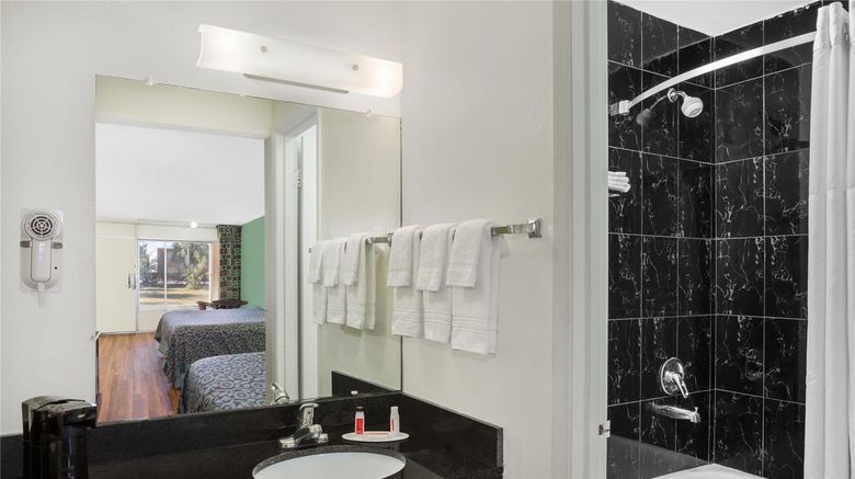 <b>Travelodge Fort Myers North Room</b>. Images powered by <a href="https://iceportal.shijigroup.com/" title="IcePortal" target="_blank">IcePortal</a>.