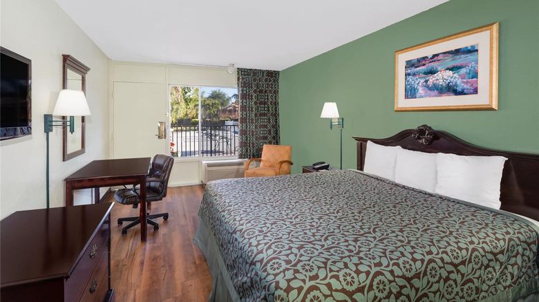 <b>Travelodge Fort Myers North Suite</b>. Images powered by <a href="https://iceportal.shijigroup.com/" title="IcePortal" target="_blank">IcePortal</a>.