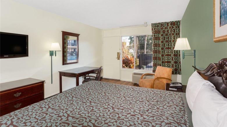 <b>Travelodge Fort Myers North Suite</b>. Images powered by <a href="https://iceportal.shijigroup.com/" title="IcePortal" target="_blank">IcePortal</a>.