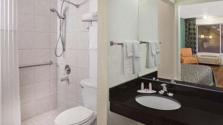 <b>Travelodge Fort Myers North Room</b>. Images powered by <a href="https://iceportal.shijigroup.com/" title="IcePortal" target="_blank">IcePortal</a>.