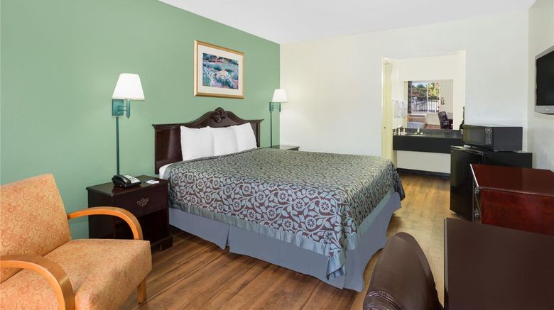 <b>Travelodge Fort Myers North Suite</b>. Images powered by <a href="https://iceportal.shijigroup.com/" title="IcePortal" target="_blank">IcePortal</a>.