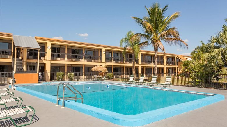 <b>Travelodge Fort Myers North Pool</b>. Images powered by <a href="https://iceportal.shijigroup.com/" title="IcePortal" target="_blank">IcePortal</a>.
