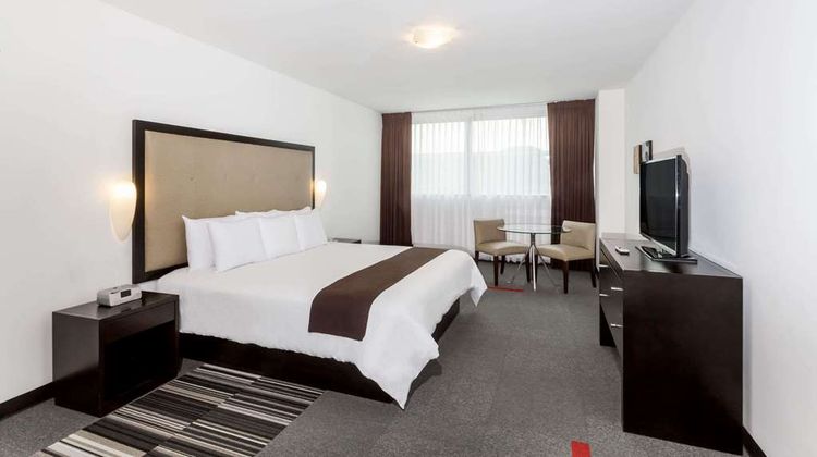Wyndham Costa Del Sol Lima Airport Suite