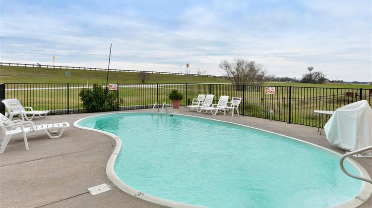 Americas Best Value Inn Schulenburg Pool