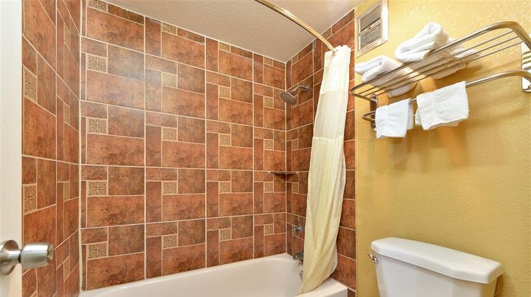 Americas Best Value Inn Schulenburg Room