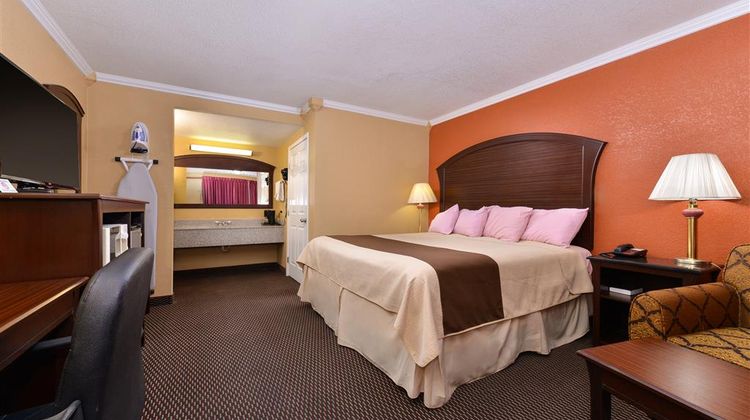 Americas Best Value Inn Schulenburg Room