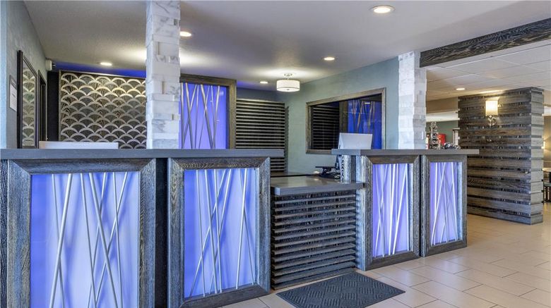 <b>Best Western Long Beach Inn Lobby</b>. Images powered by <a href="https://iceportal.shijigroup.com/" title="IcePortal" target="_blank">IcePortal</a>.