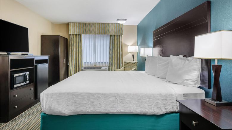 <b>Best Western Long Beach Inn Room</b>. Images powered by <a href="https://iceportal.shijigroup.com/" title="IcePortal" target="_blank">IcePortal</a>.