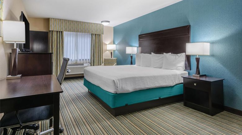 <b>Best Western Long Beach Inn Room</b>. Images powered by <a href="https://iceportal.shijigroup.com/" title="IcePortal" target="_blank">IcePortal</a>.